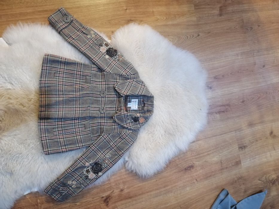 Krótki płaszczyk jesienny dziewczęcy  w kratę