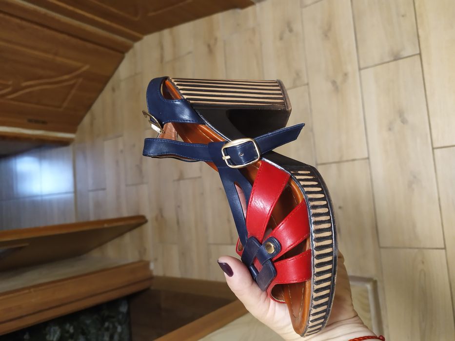 Босоножки женские