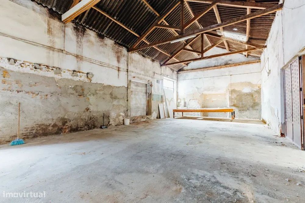 Armazém com 543 m2 no Centro do Montijo