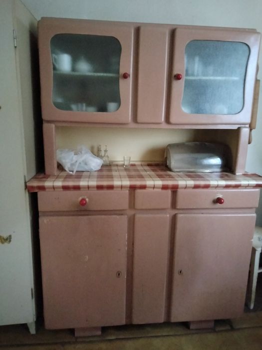 Kultowy kredensik do kuchni