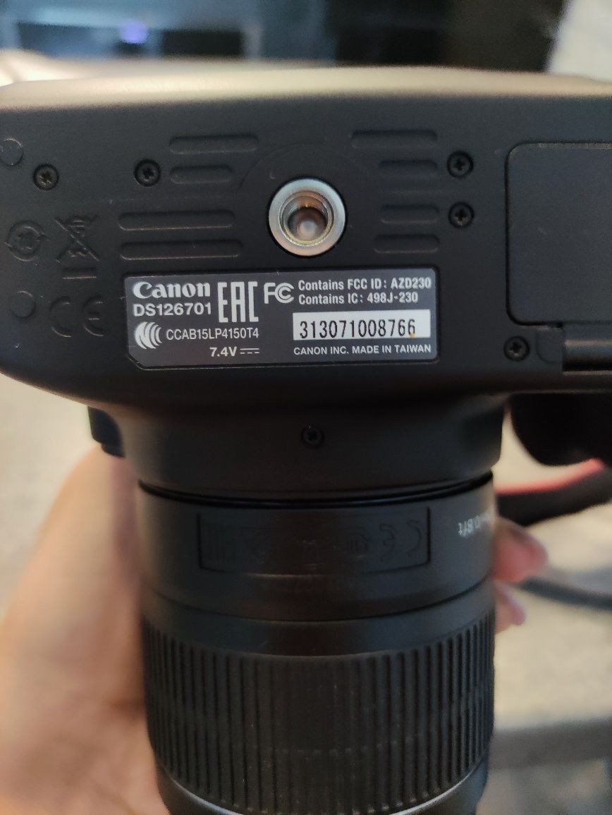 Цифровой фотоаппарат Canon EOS 4000D+ карта памяти