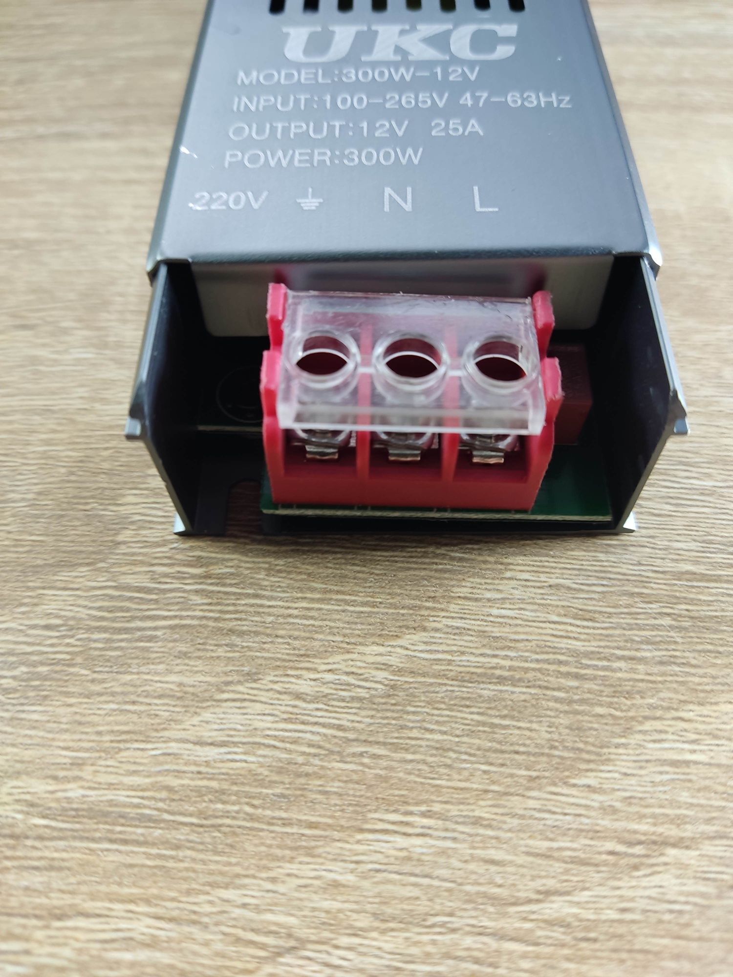 Блок питания импульсного типа METAL 12V 25A для светодиодных лент 9520