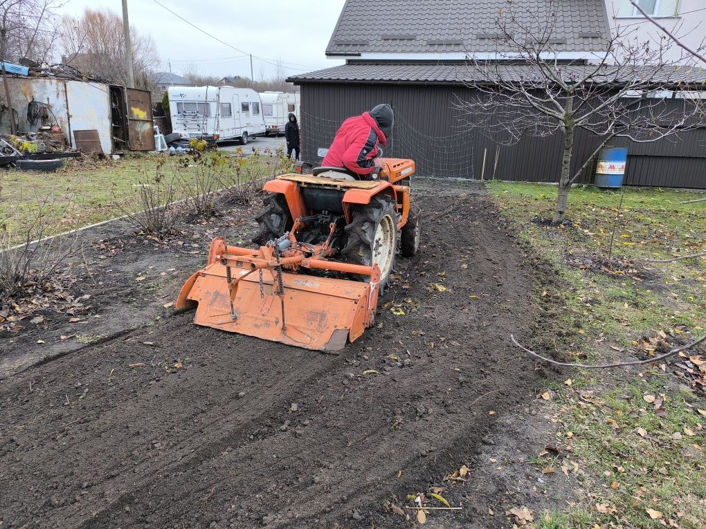 Kubota  B1600 повний привід з навісним
