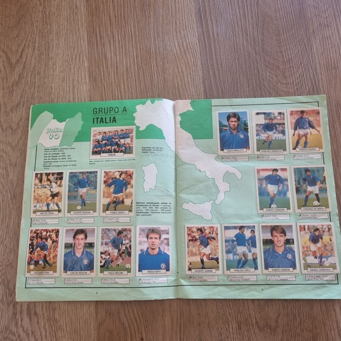 Caderneta Panini Futebol Italia 90 completa