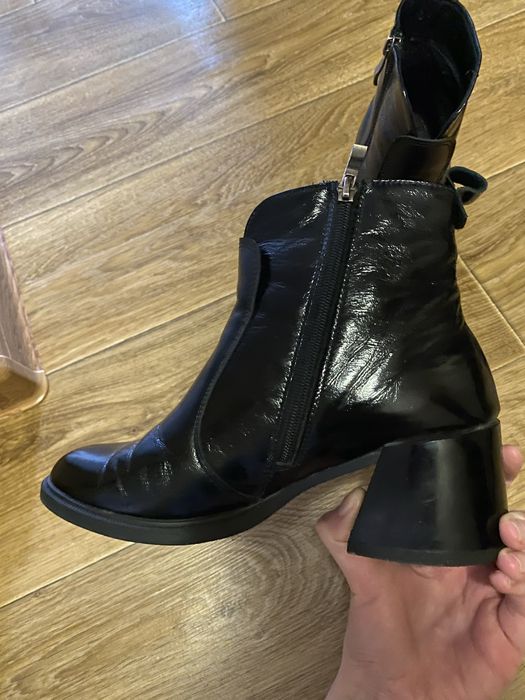 Ботінки лакові в гарному стані