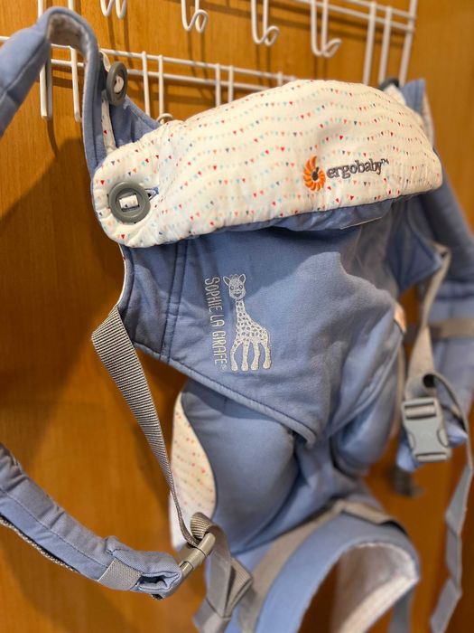 Sling Ergobaby Azul Bebé – Edição Especial Sophie La Girafe