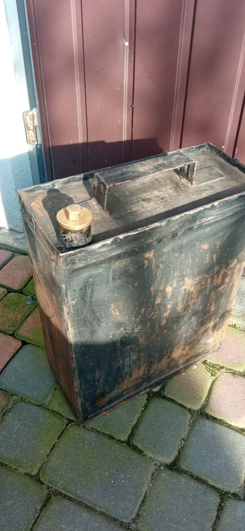 Stary pojemnik kanister 20-30 litra
