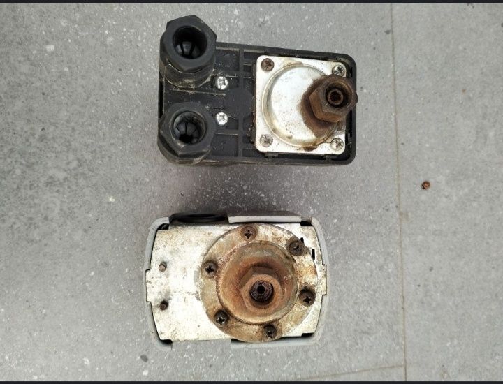 Реле давления + кронштейн с ловушкой, рабочие