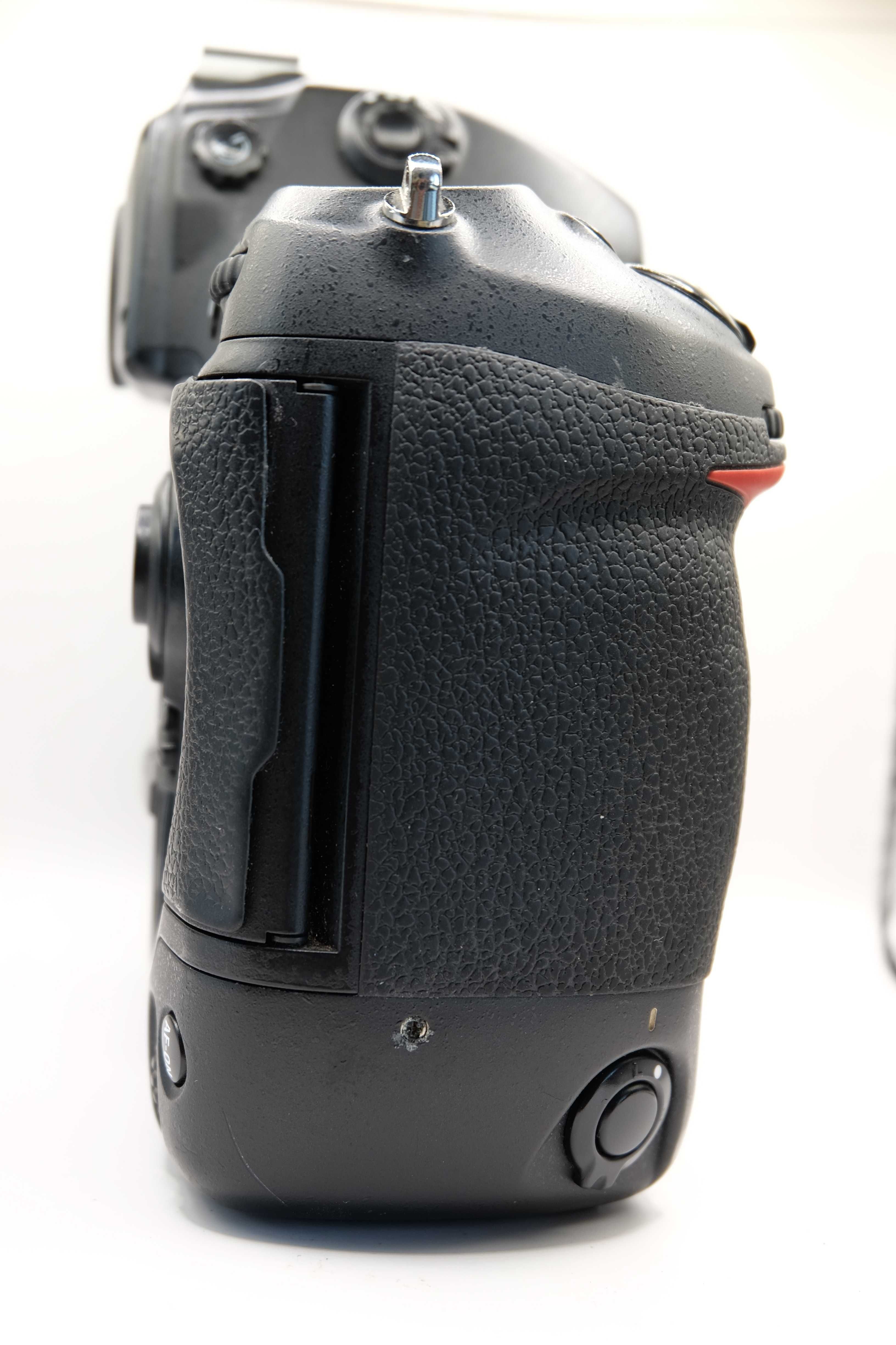 Corpo Profissional Full Frame DSLR Nikon D3 - shutter count baixo