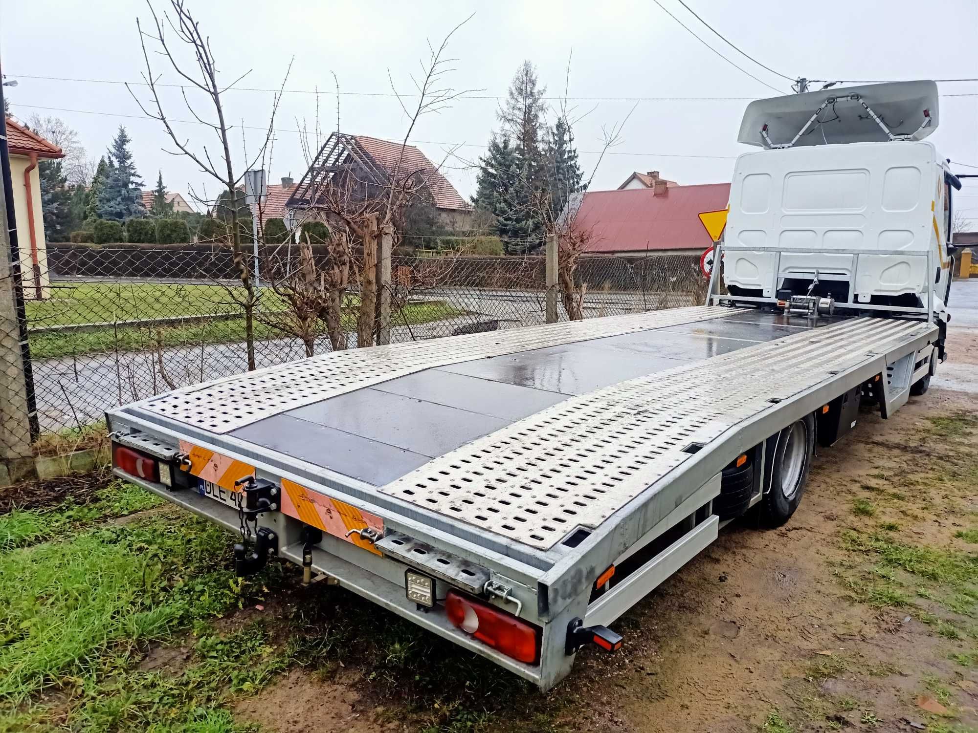 LAWETA AutoLaweta Auto pomoc PomocDrogowa Zamość Transport BUS Ciągnik