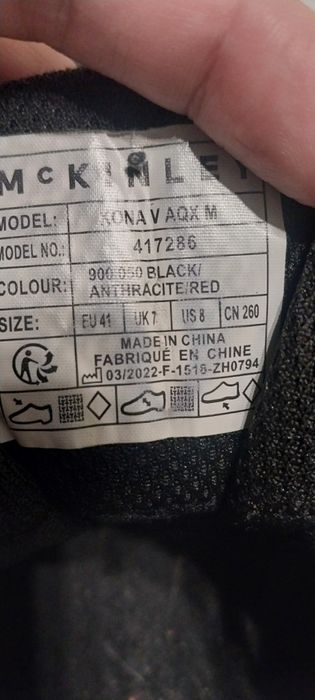 Кросівки чоловічі