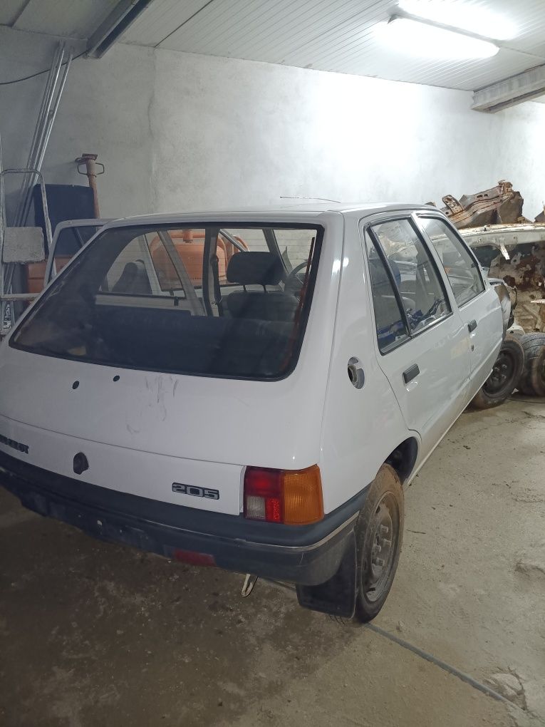 Vários material disponível de Peugeot 205 (ler descrição)