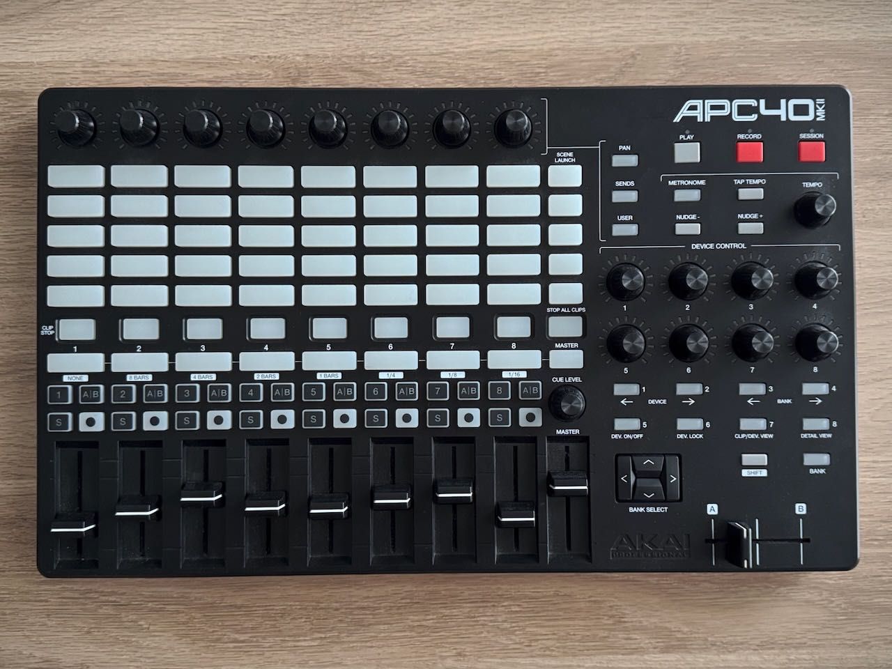 Kontroler MIDI Akai APC 40 Mk2 do Abletona