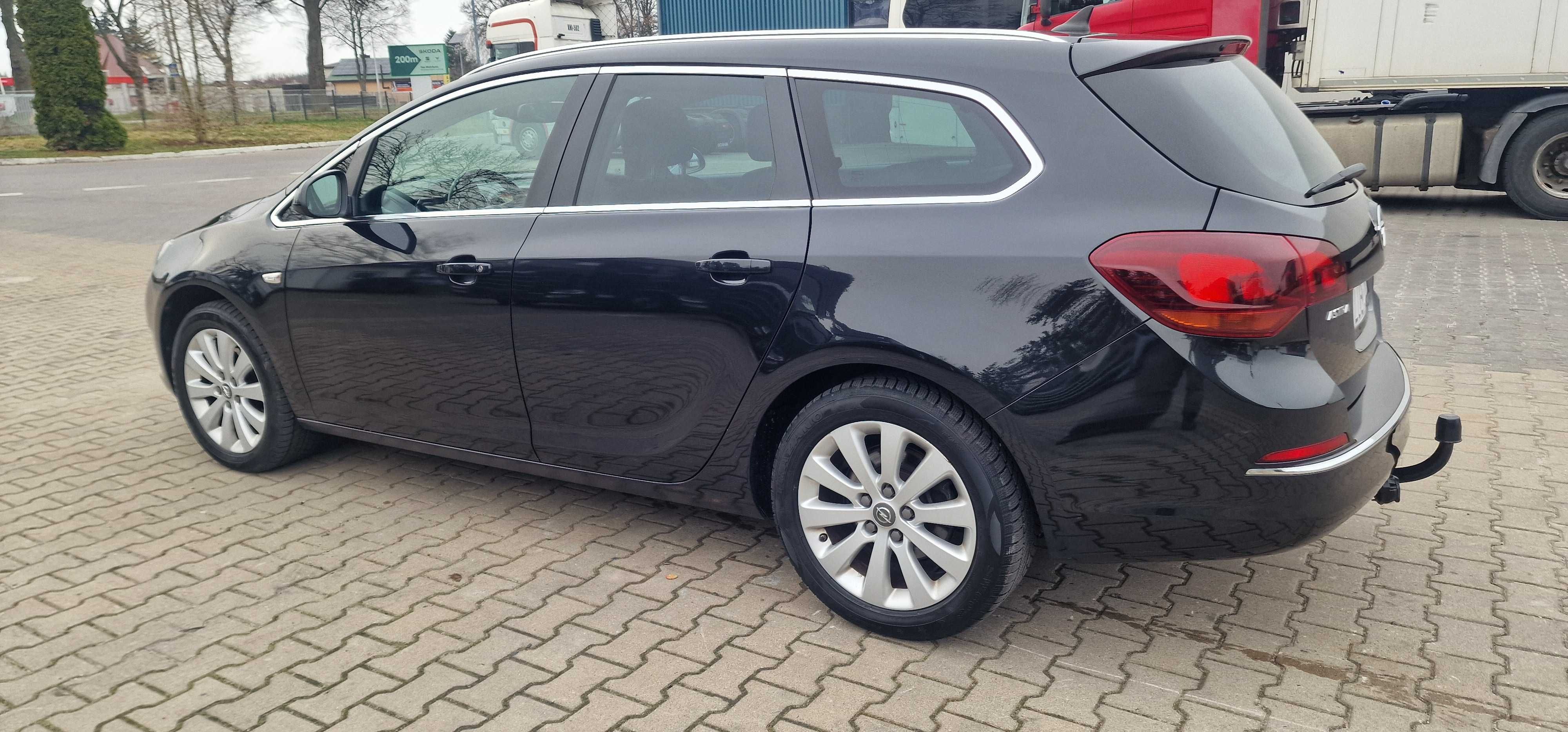 OPEL ASTRA 1.6CDTi 2xKlimatronic* Navi* Bluetooth* TEL* Hak* ZAMIANA