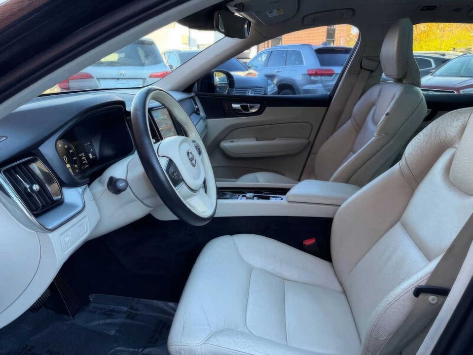 Volvo XC60 T5 Momentum      2019