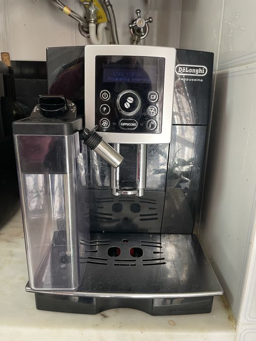 Maquina de cafe automatica Delonghi com moinho