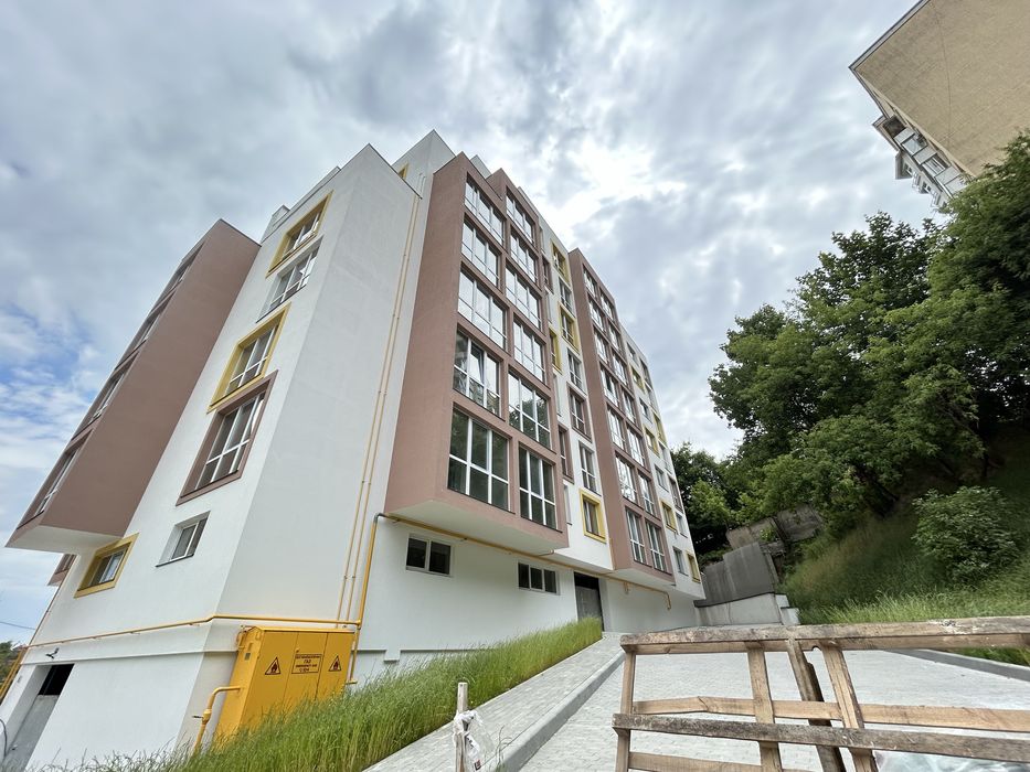 Продаж без комісій. Вул.Очеретяна 2 кім 75м