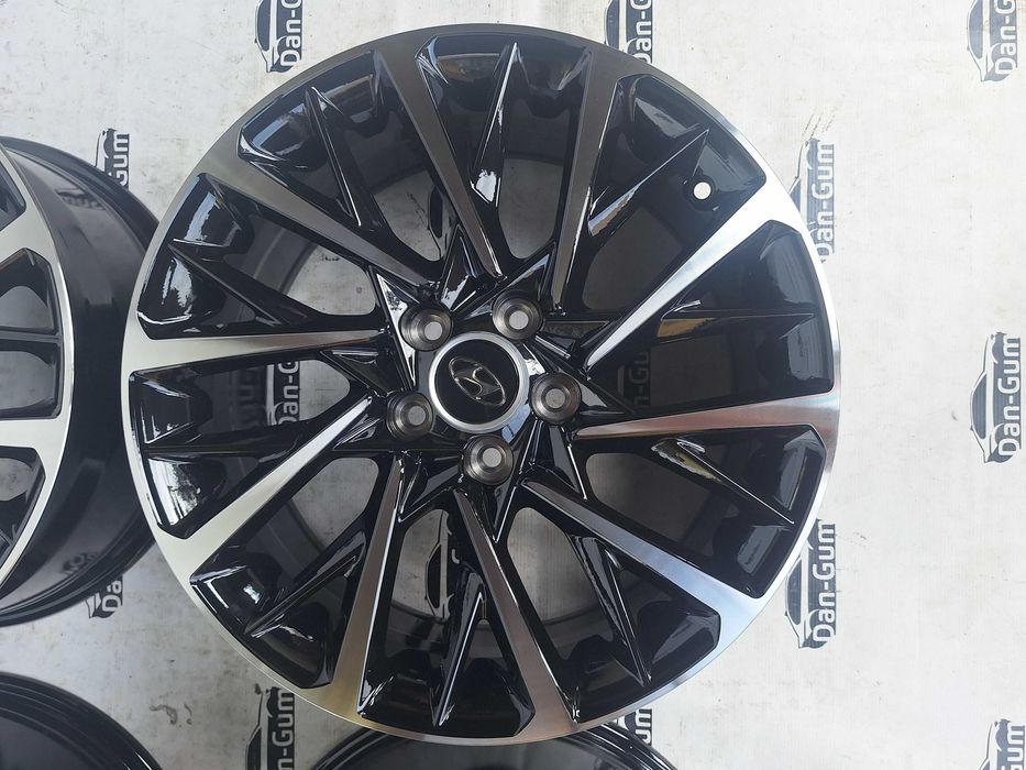 Felgi aluminiowe 5 x 114,3 R 18 Alufelgi oryginalne Carbonado Hyundai