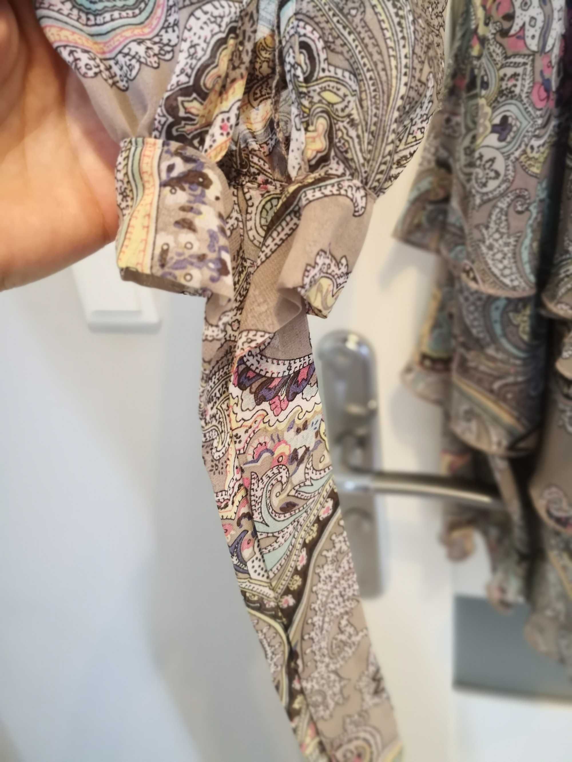 Szara sukienka paisley