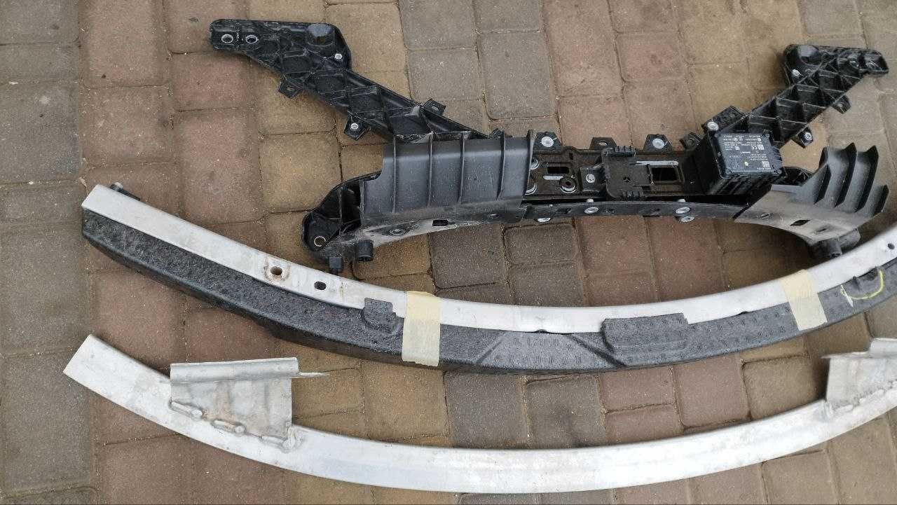 Абсорбер передній Tesla Model 3