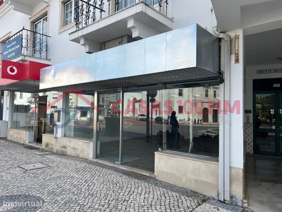 Loja 88 m² para arrendamento no centro de Porto de Mós