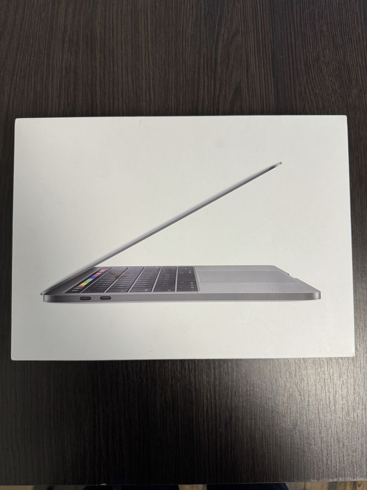 Macbook Pro A2159 2019 Touchbar Чудовий стан не крутився