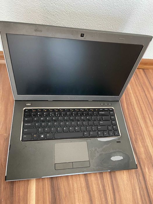 Laptop Dell Vostro  15.6 cali. Uszkodzony z ładowarką.