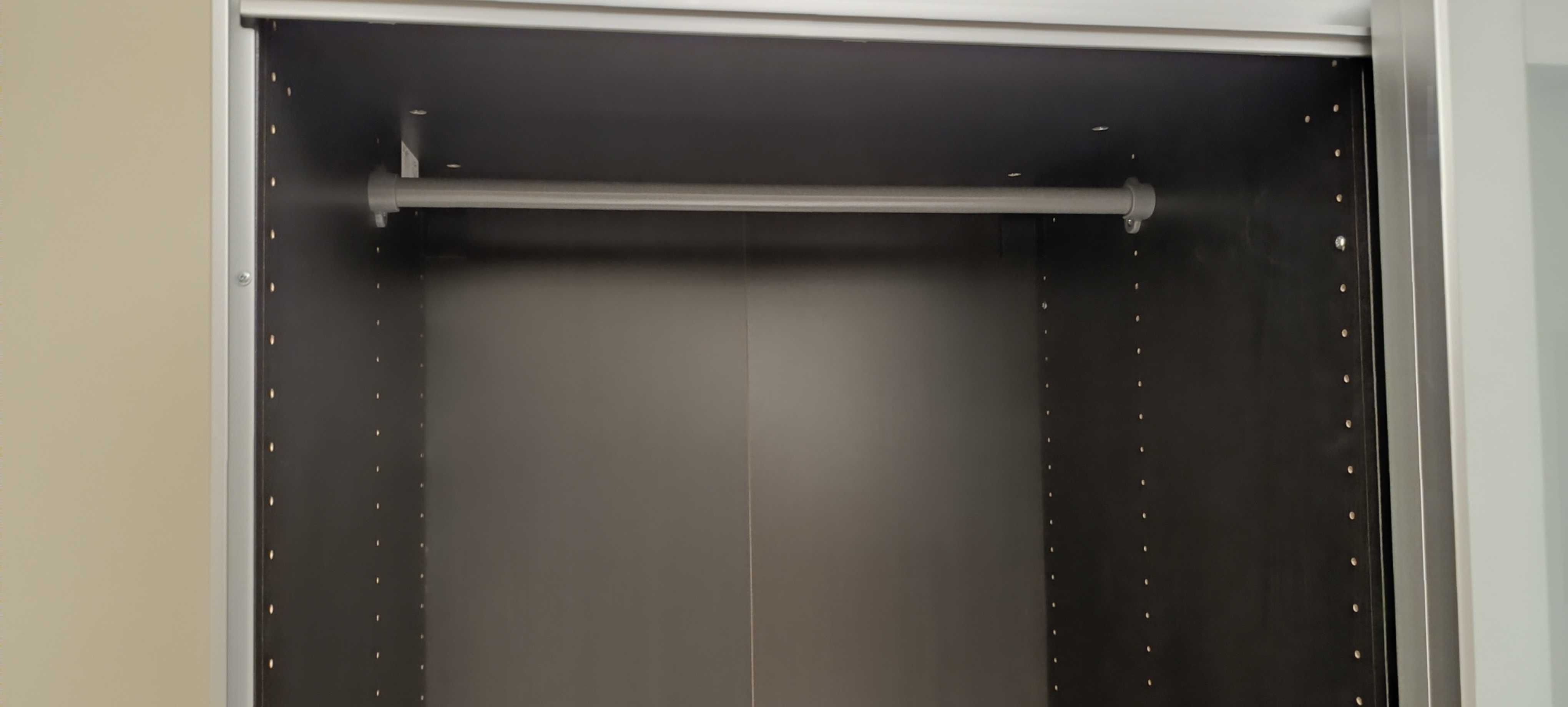 Roupeiro Pax / Mehamn IKEA usado com apenas uma montagem