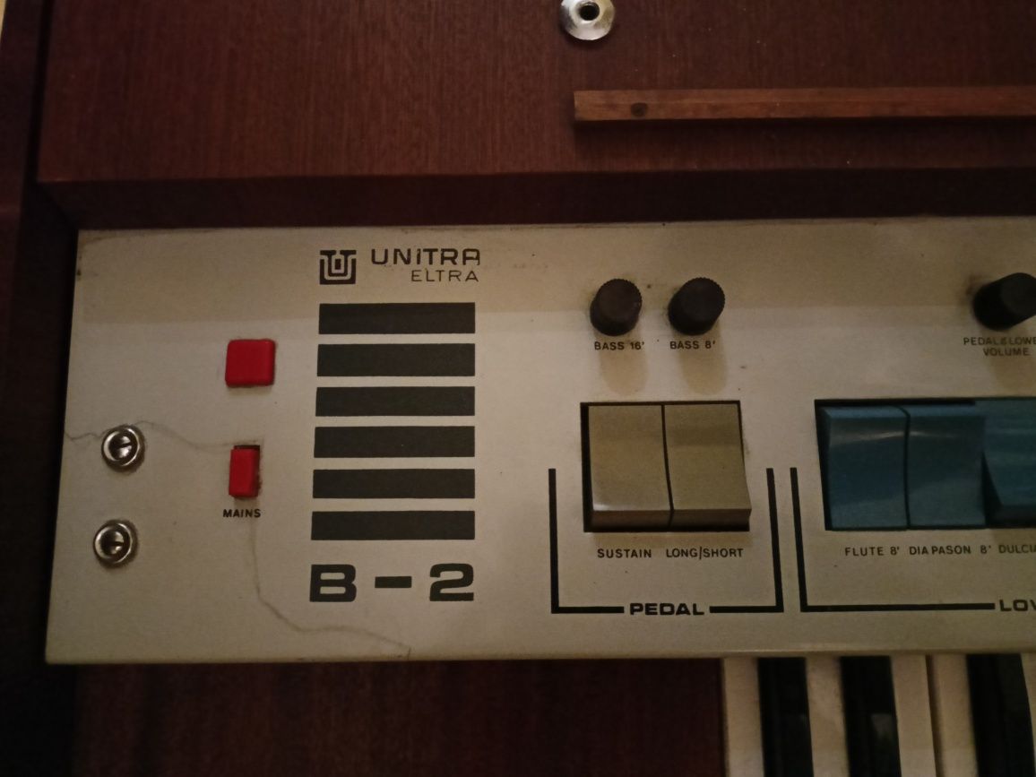 Organy UNITRA b2