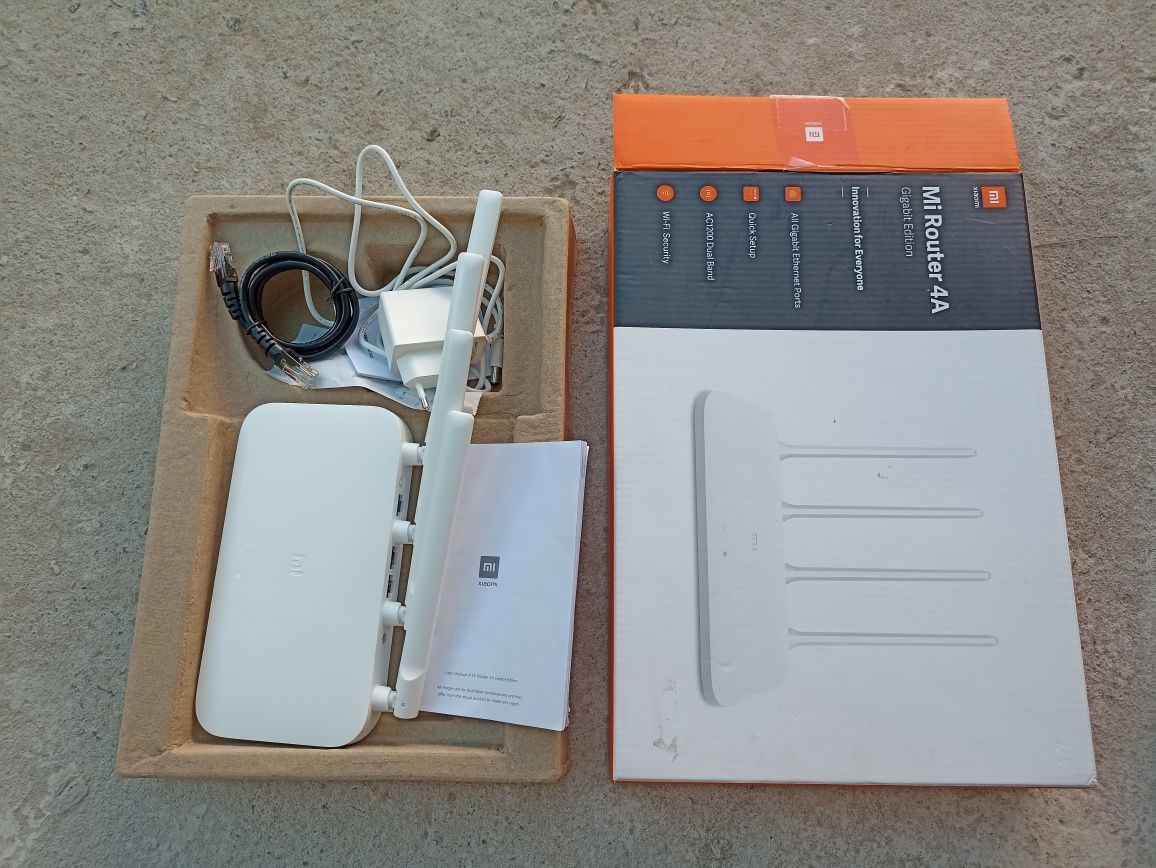 Потужний Wi-Fi роутер Xiaomi Mi WiFi Router 4A Global