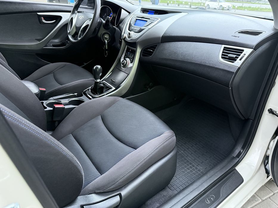 Hyunbai Elantra офіційна