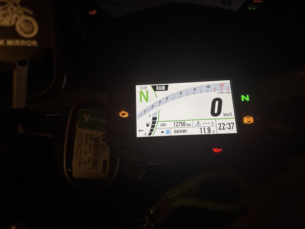 Moto Kawasaki Z900 – 2023 – Como nova | Extras incluídos