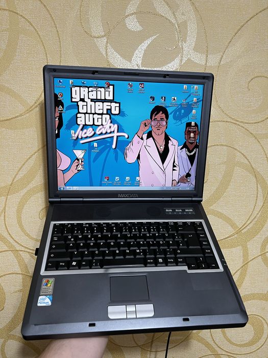 Asus 4200X универсальный помощник для учёбы, работы и развлечений