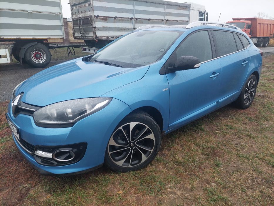 Продам рено меган 2015г BOSE
