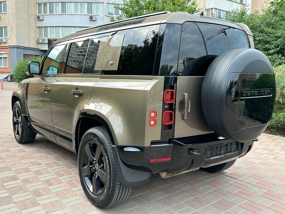 Land Rover Defender D300 X-Dynamic