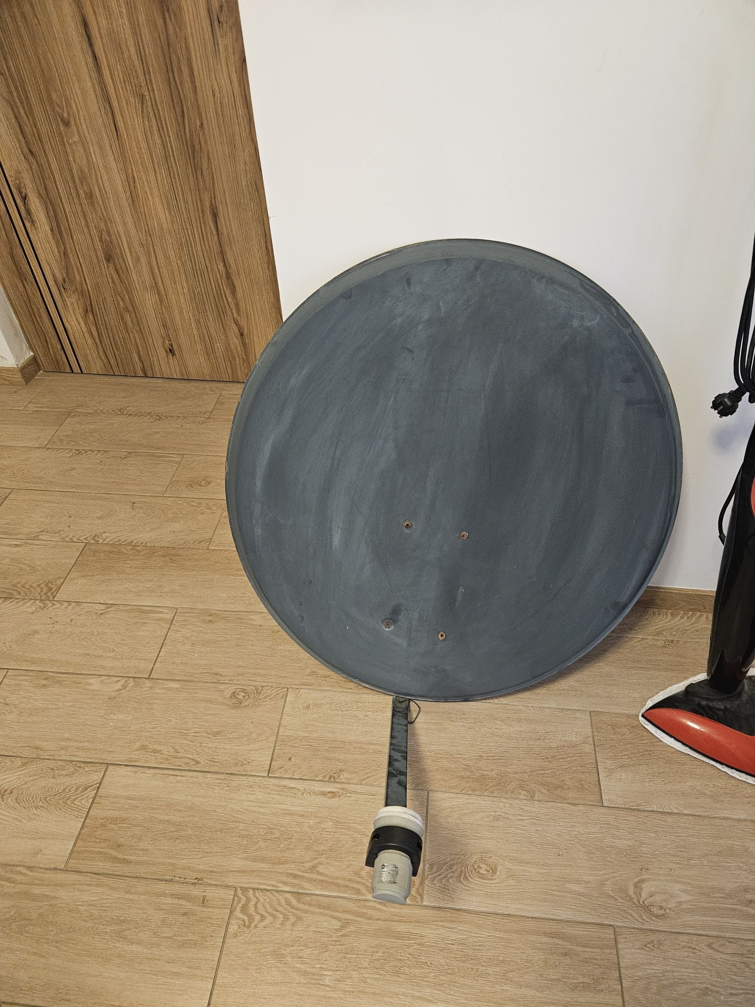 Antena satelitarna konwekrter