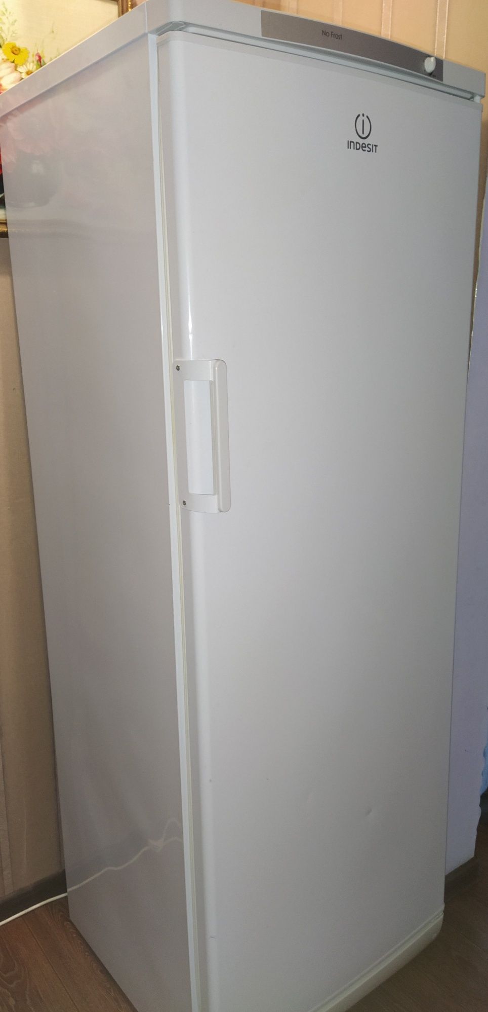 Морозильна камера Indesit  No Frost     SFR 167 NF