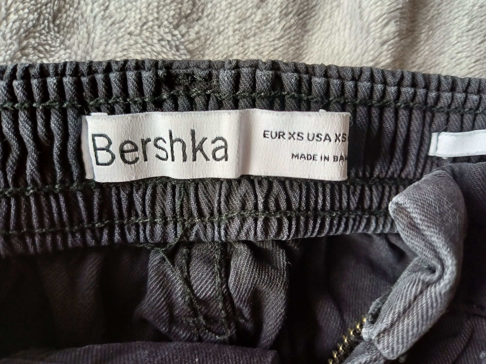 Spodnie Bershka, rozm. XS