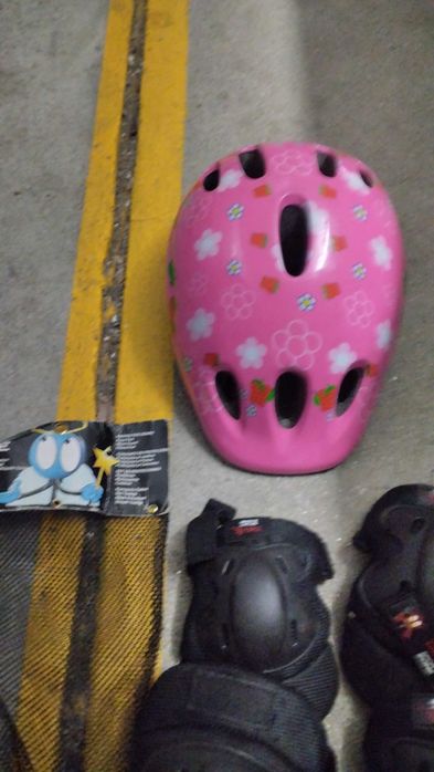 Capacete de proteção mais assessórios de bicicleta para menina 15 euro