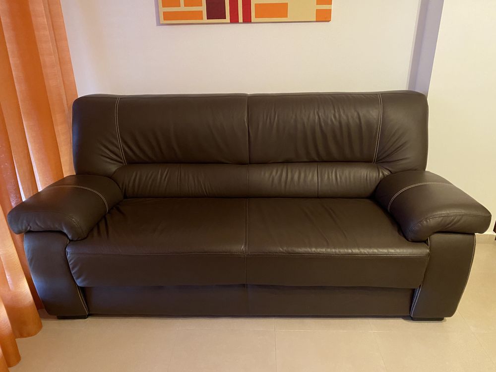 Sofa em pele castanho