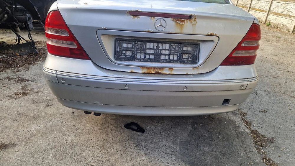 MERCEDES C KLASA W203 SEDAN ZDERZAK TYŁ 744
