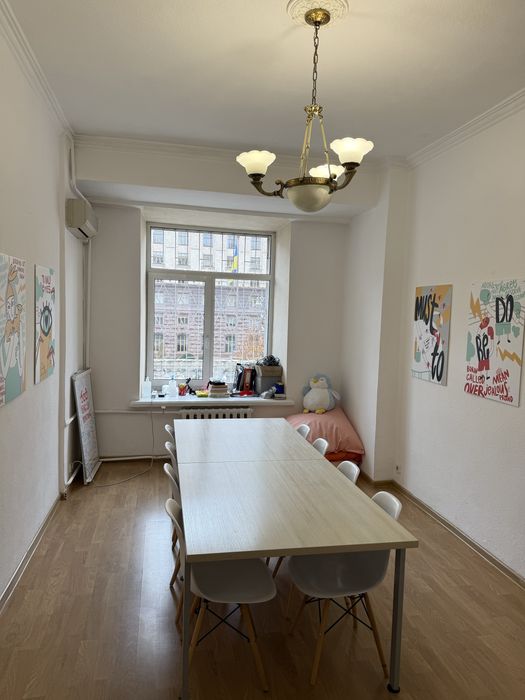 Хрещатик 21; Приміщення кабінетного типу 75 кв.м