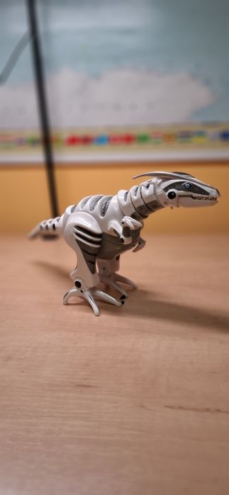 Іграшковий динозавр на батарейка. Бу.