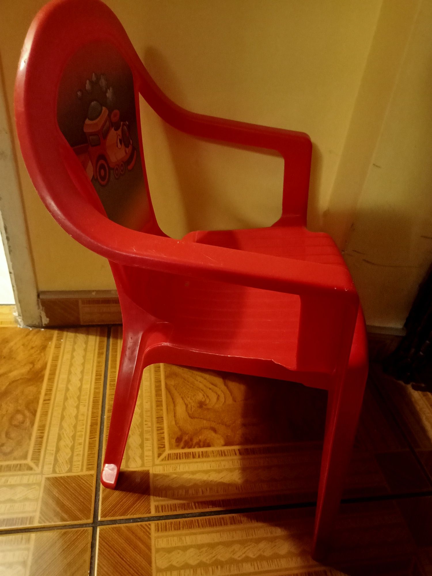 Krzesełko dzieciece plastikowe