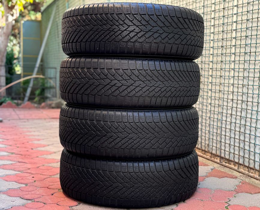 Зимові. Pirelli Vinter 2. 215\60\R17 -4шт -7.5мм.