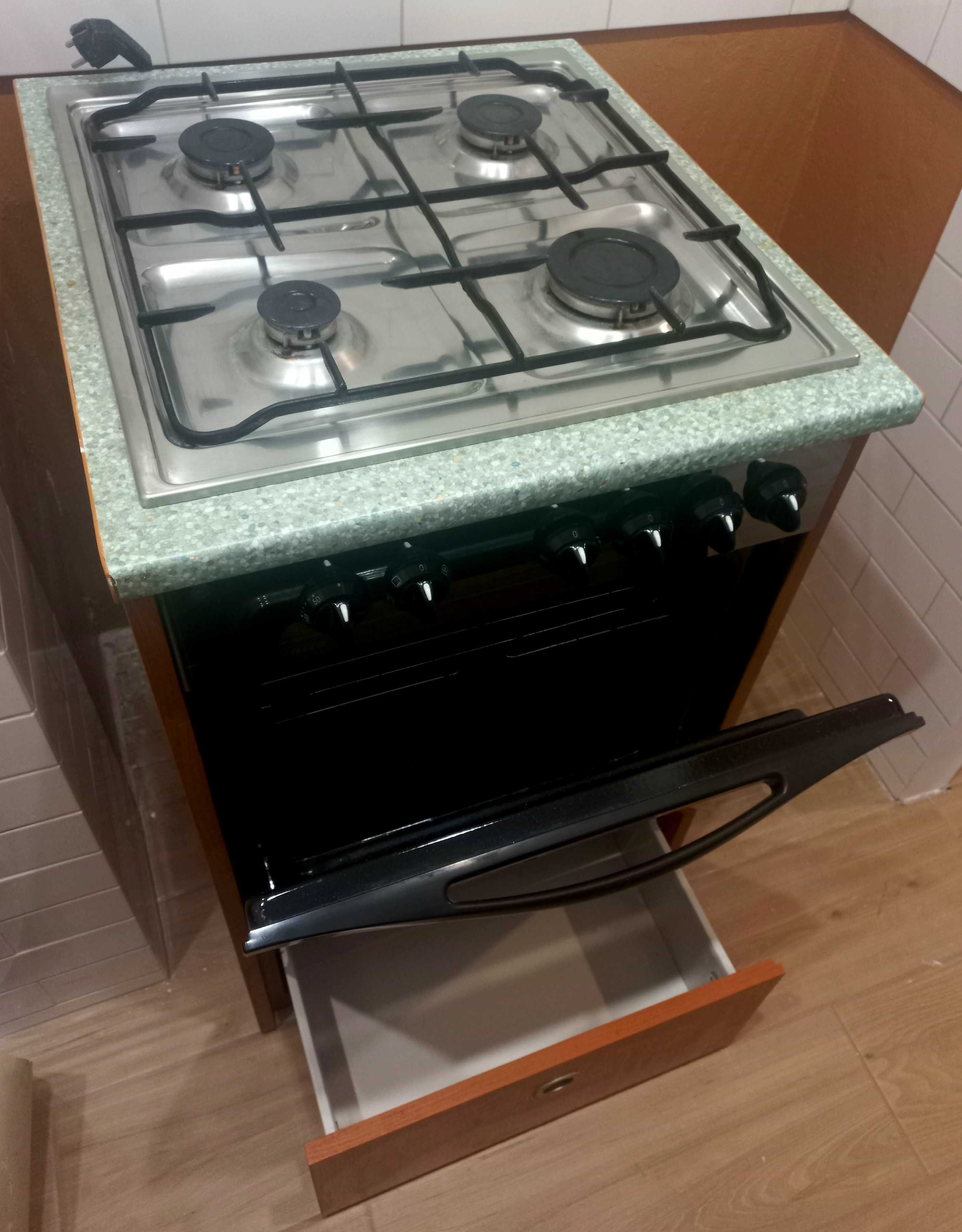 Kuchenka gazowa z piekarnikiem elektrycznym MASTERCOOK
