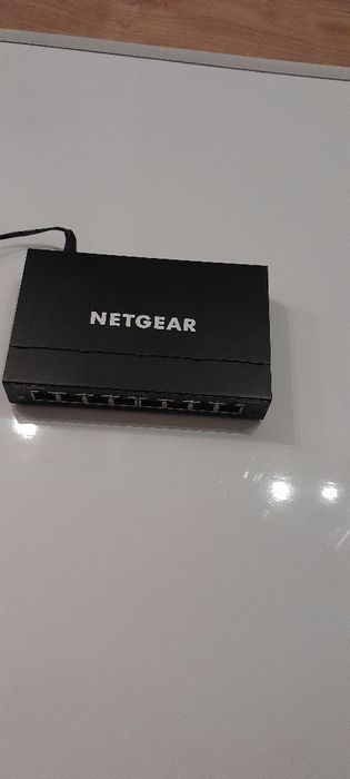 Switch de red marca Netgear