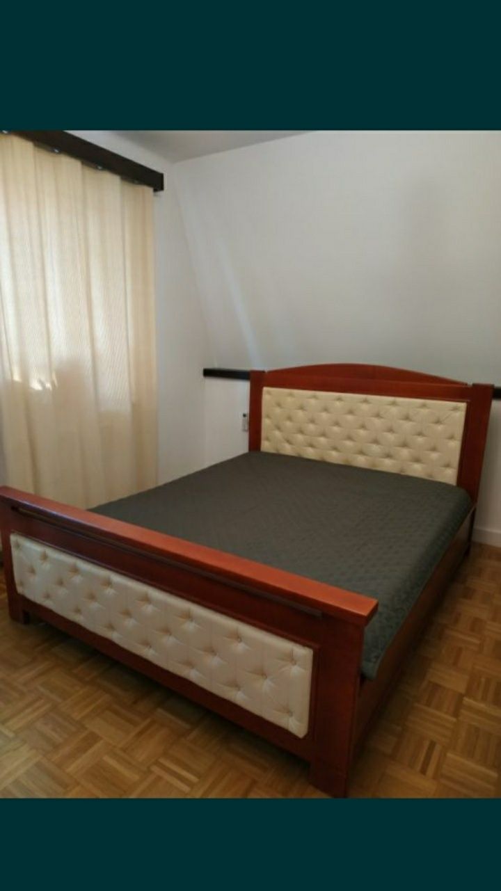 Łóżko drewniane lite drewno 160x200 skóra tapicerka pikowana