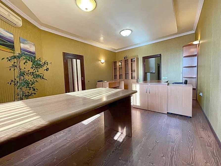 Аренда отличного офиса 180 м2 с мебелью в Центре Киева