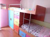 Beliche de quarto colorido em madeira maciça cor pinho